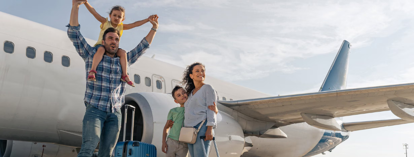 Famille devant avion